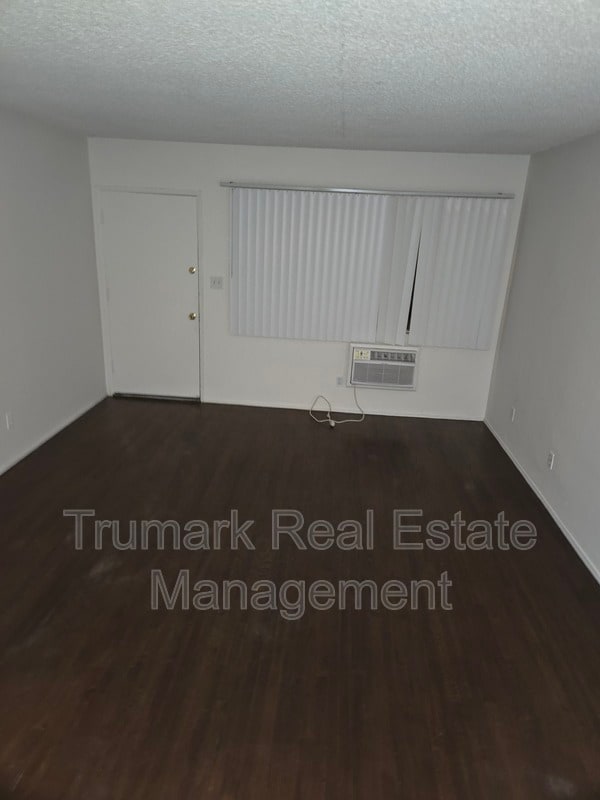 Building Photo - 4335-4337 Toland Way