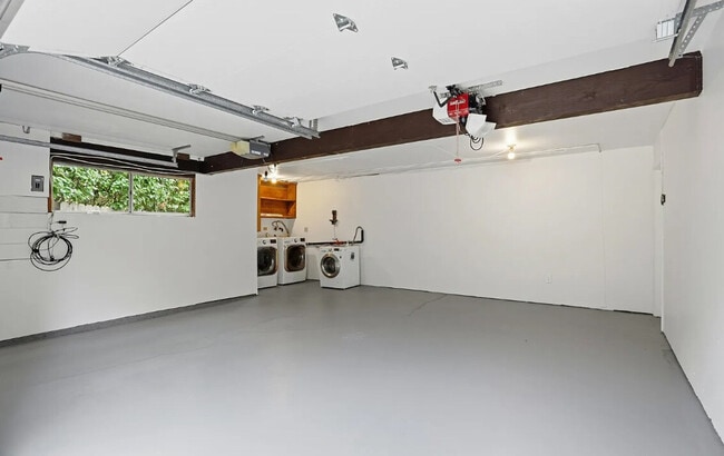 Building Photo - 339 Vine St