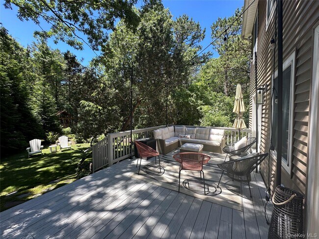 Building Photo - 3 1st Pl