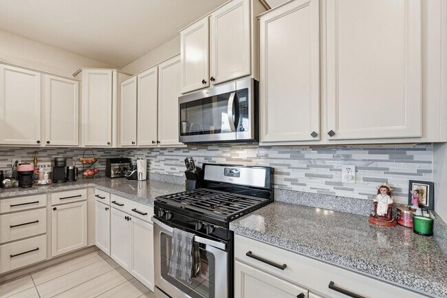 Building Photo - 392 S 194th Ln