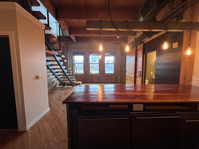 Building Photo - Gorgeous Loft Downtown Grand Rapids