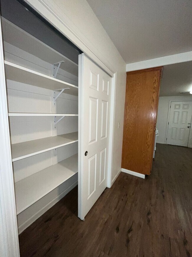 Building Photo - 2404