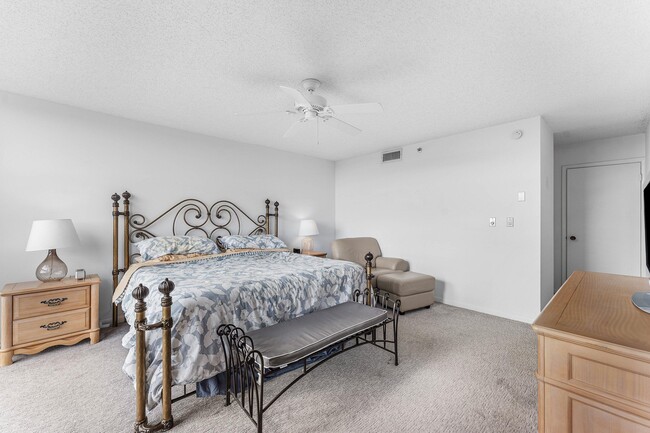 Building Photo - 6662 Boca Del Mar Dr