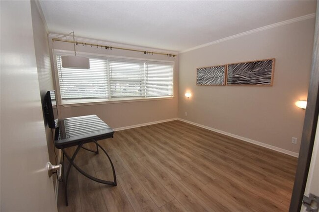 Building Photo - 8888 Tallwood Dr
