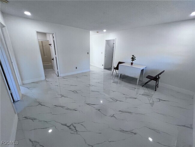 Building Photo - 3921 Fort Denaud Rd