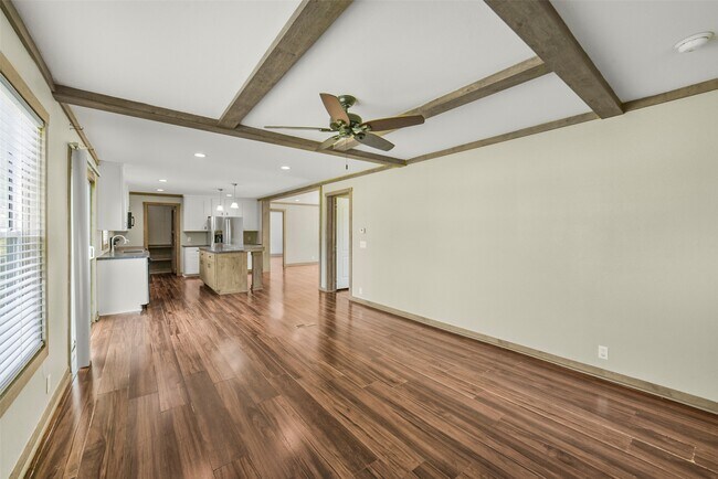 Building Photo - 1566 County Rd 610