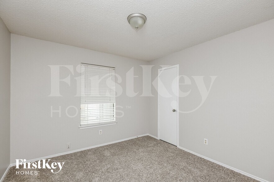 Building Photo - 3915 Wrentham Dr