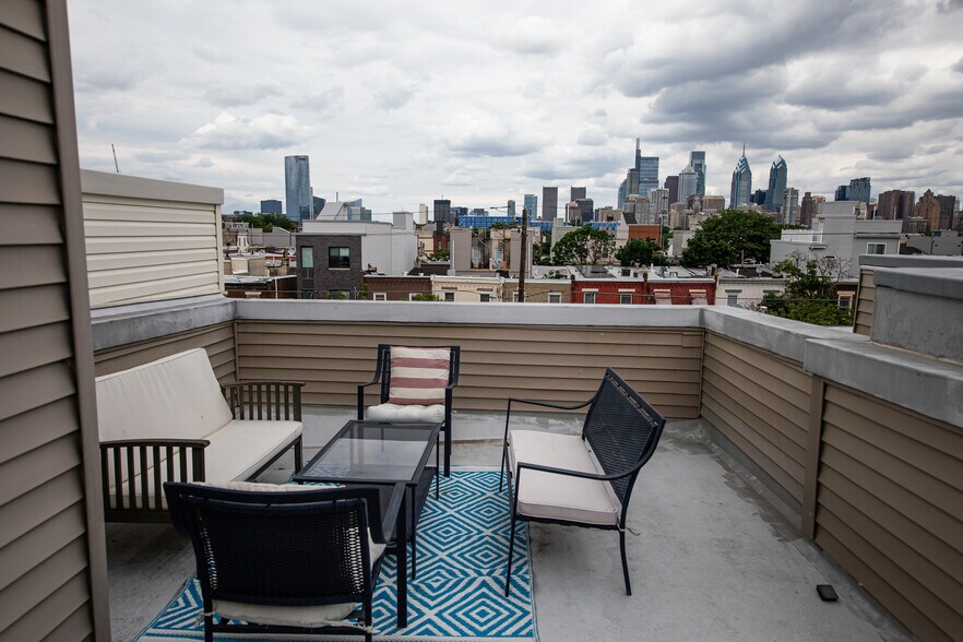 Rooftop - 2137 Sears St