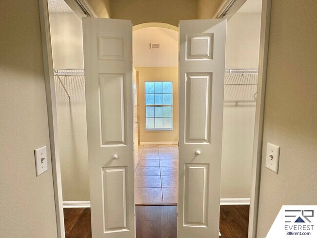 Building Photo - 32 Pierce Ln