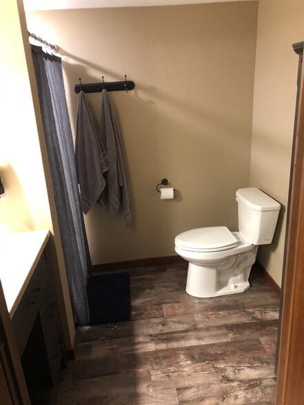 Bath #2 - 332 S Linn St