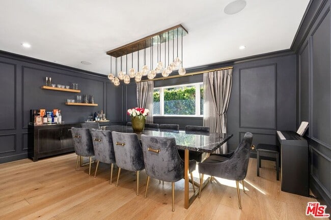 Building Photo - 2120 San Ysidro Dr