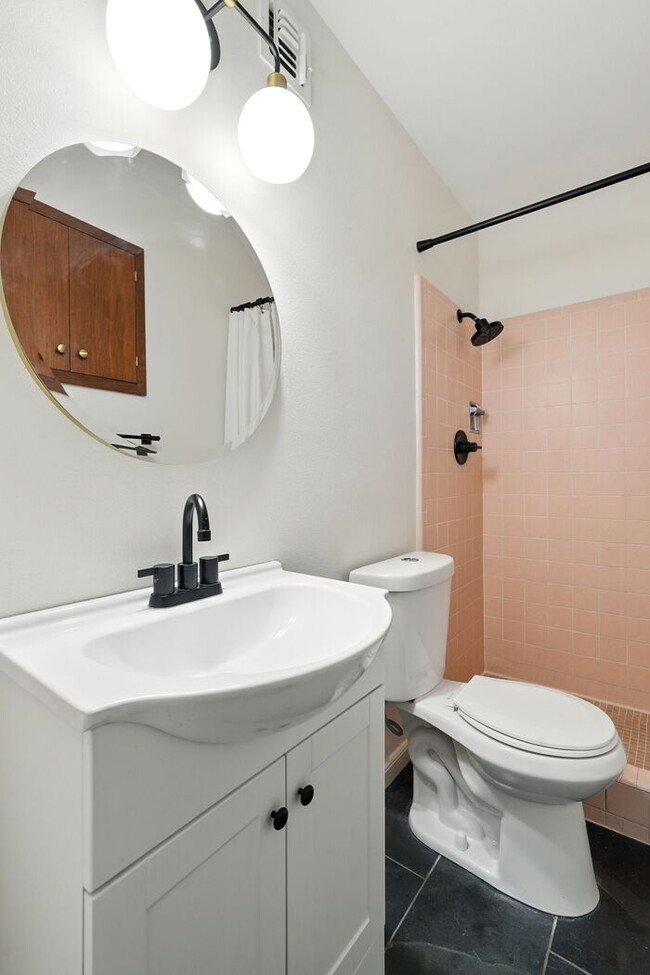 Building Photo - Totally remodeled home in prime Tempe Loca...