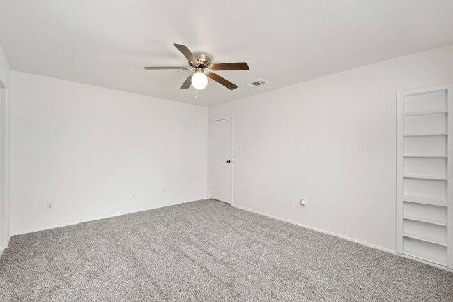 Building Photo - 2213 Baylor Dr