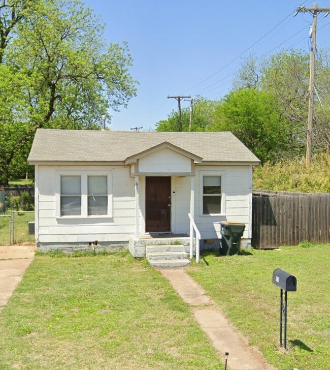 Primary Photo - 605 N 4th St
