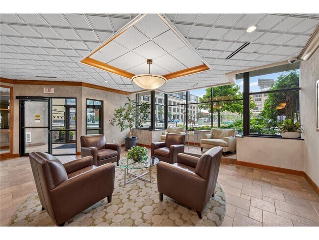 Building Photo - 78 10th St E