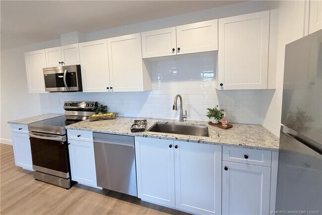 Building Photo - 3375 SW Mapp Rd