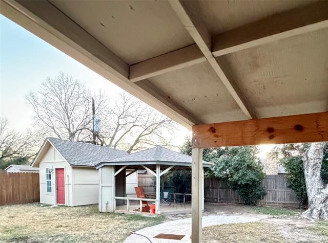 Building Photo - 320 Gloria St