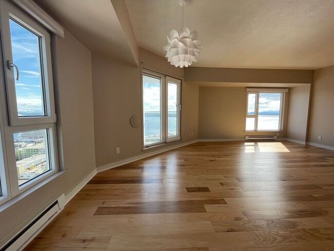 Building Photo - Beautiful Home In Arbor Place Tower