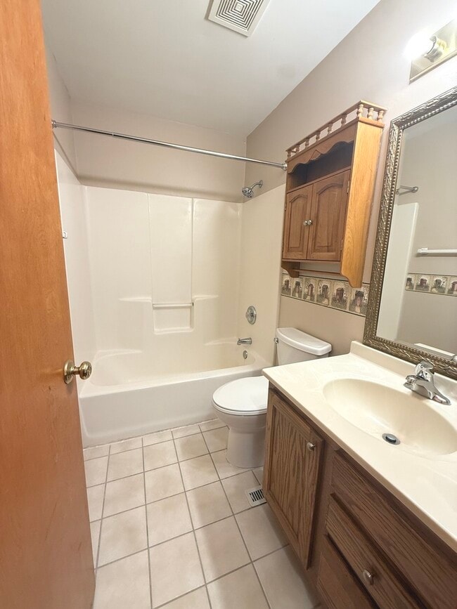Building Photo - 107 Colonial Pkwy