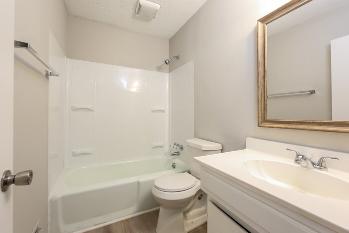 Building Photo - 421 Sellwood Cir