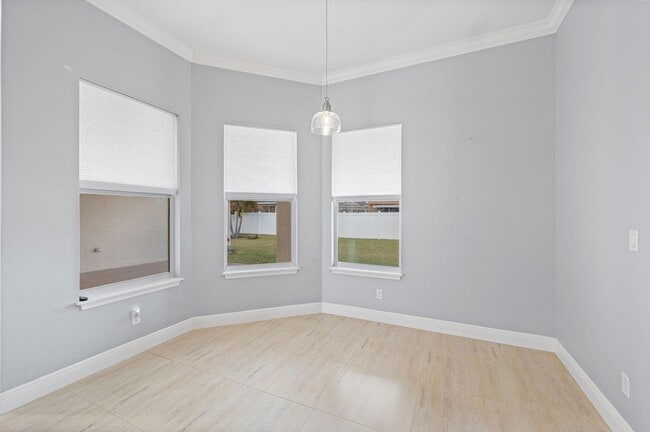 Building Photo - 1411 SW Hackensack Ave