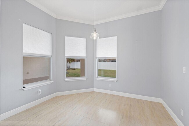 Building Photo - 1411 SW Hackensack Ave