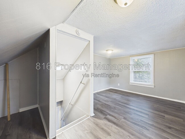 Building Photo - 6808 S Benton Ave