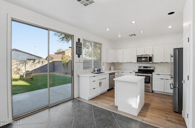 Building Photo - 220 W Beechnut Pl