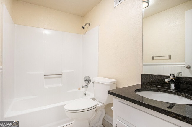 Building Photo - 2884 Spruce Cir