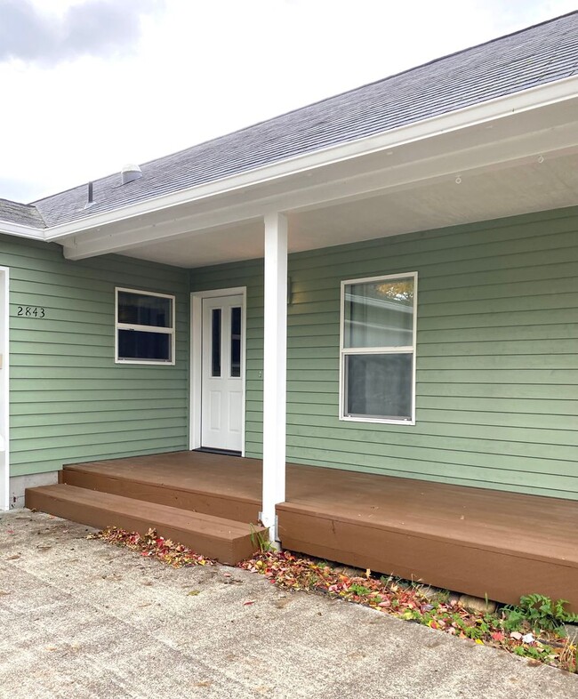 Building Photo - 2 Bedroom | 2 Bath House with Garage & Fen...