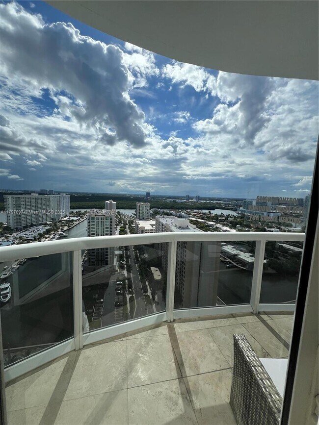 Building Photo - 15901 Collins Ave