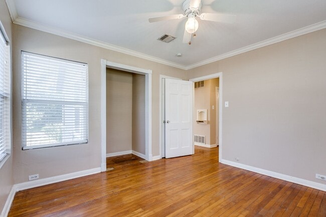 Building Photo - 2-BEDROOM TERRELL HEIGHTS COTTAGE