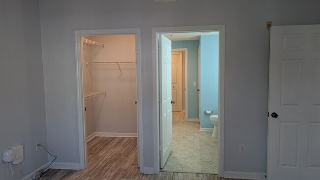 Building Photo - 2801 Chancellorsville Dr