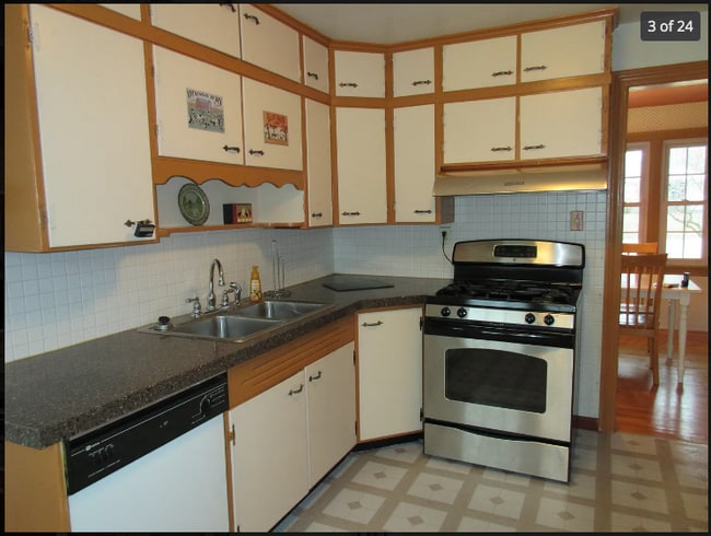 Building Photo - 2081 W Riverview Ave