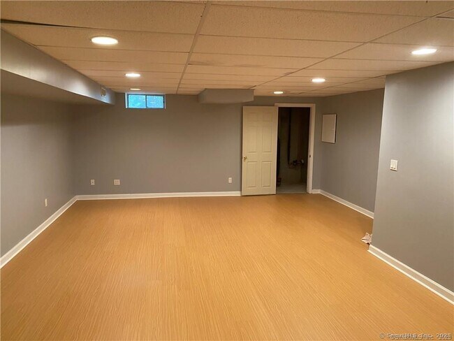 Building Photo - 719 Sandstone Dr