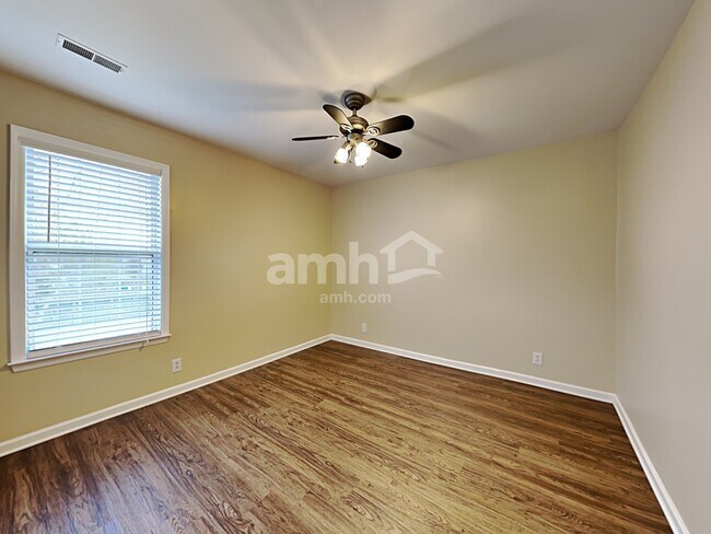 Building Photo - 3021 Iroquois Dr
