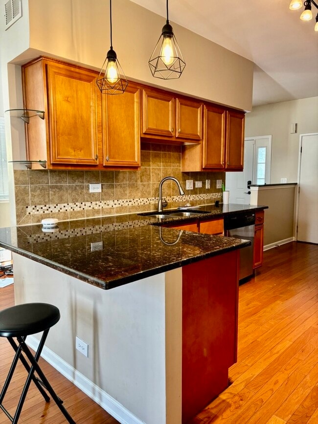 Building Photo - 2711 Odlum Dr