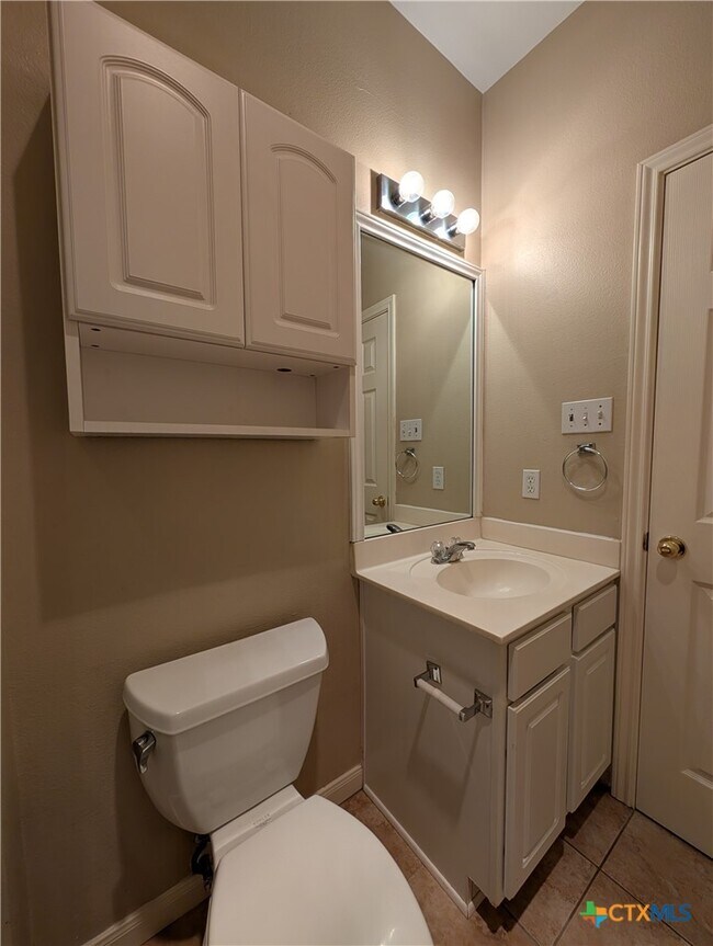 Building Photo - 947 River Rock