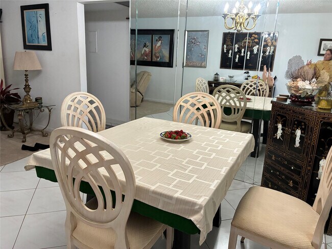 Building Photo - 2304 Lucaya Ln