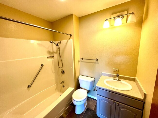 Building Photo - Pet Friendly 4 Bed 2 Bath Single Family Home, with Fenced Yard and Garage on Westside of Helena!