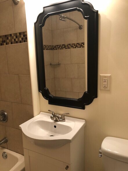 Building Photo - 42 Pond St