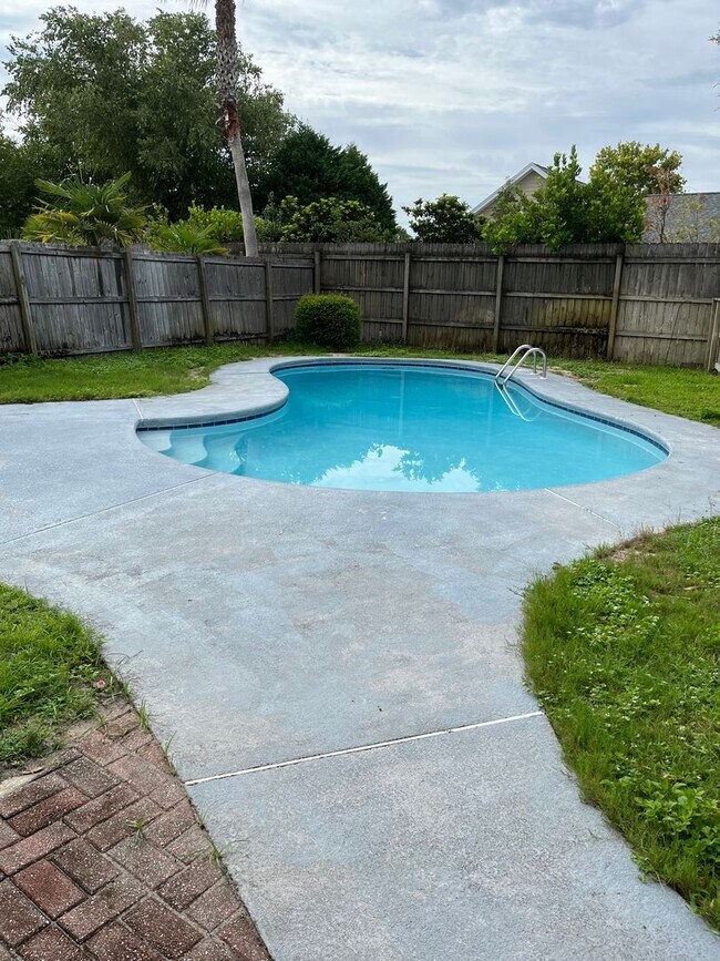 Building Photo - Beach Access 5BR 3Bath Home in Mary Esther