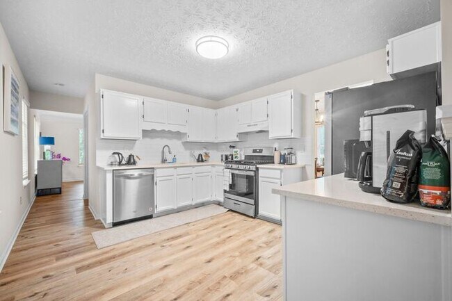 Building Photo - 11205 Abbotts Station Dr