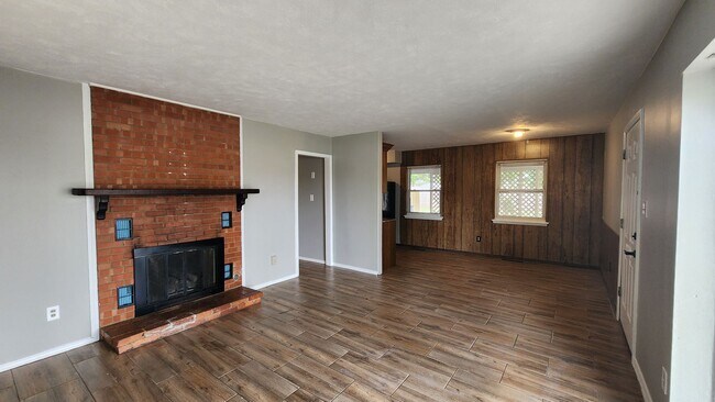 Building Photo - 4 Bed 2 Bath Home with Covered Carport in Bethany