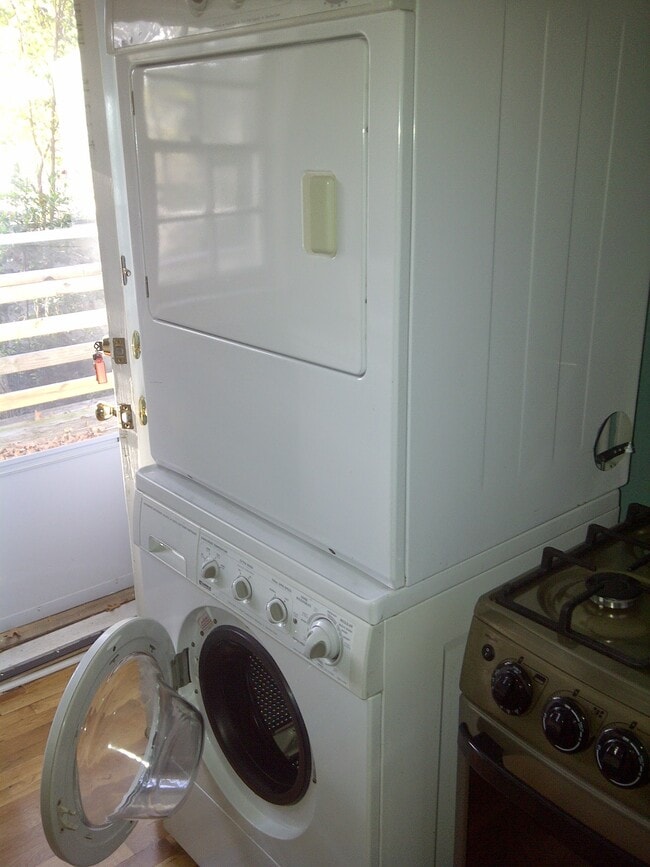 Laundry - 400 W 4th St