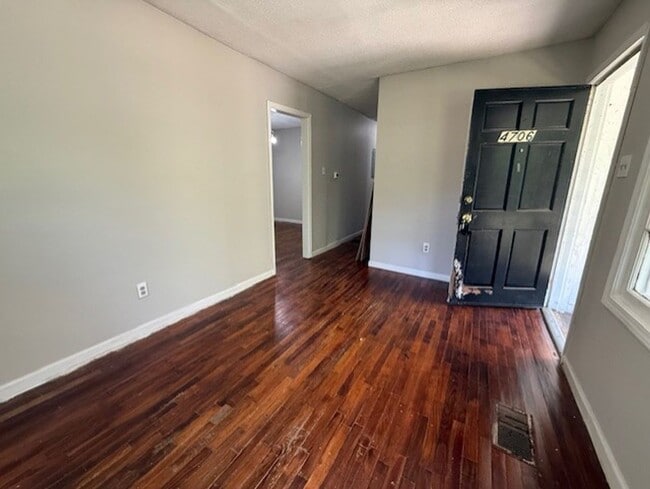 Building Photo - Charming 3 Bedroom Home on Secluded Street – Available Now!