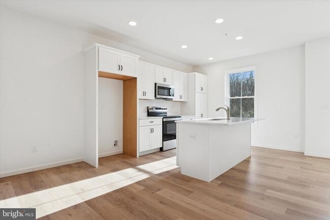 Building Photo - 152 SILVERSMITH Rd