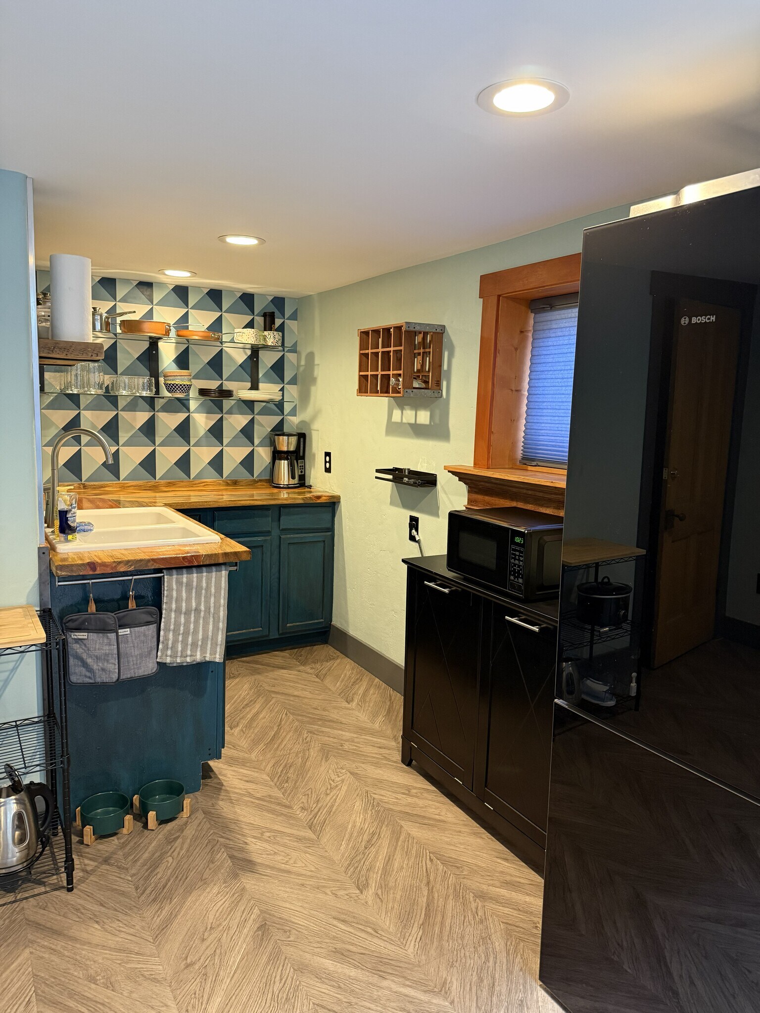 Building Photo - 140 W 1st St