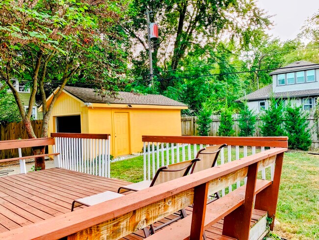 Building Photo - 5830 Holmes St