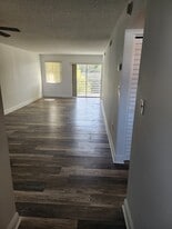 Building Photo - 1100 Ponce de Leon Cir